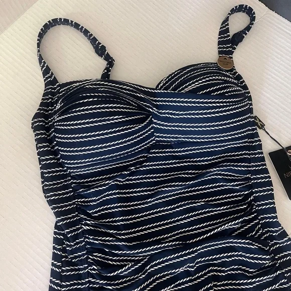 NWT Nip Tuck Swimsuit Joanne 6 blue stripe one-piece multicup fit slimming - Picture 2 of 10
